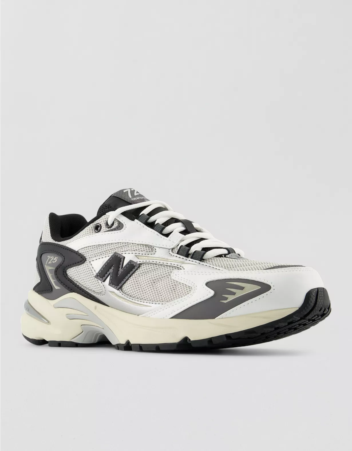 american eagle New Balance Men's 725 Sneaker