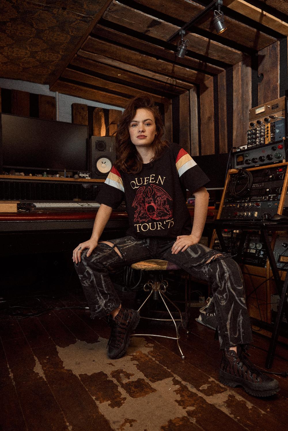 American Needle Sunset Tshirt – Queen