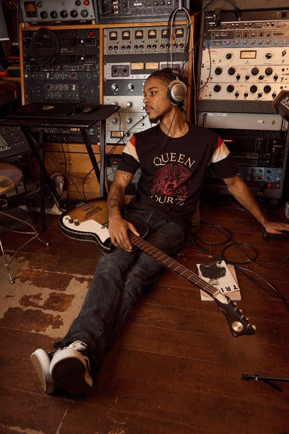 American Needle Sunset Tshirt – Queen