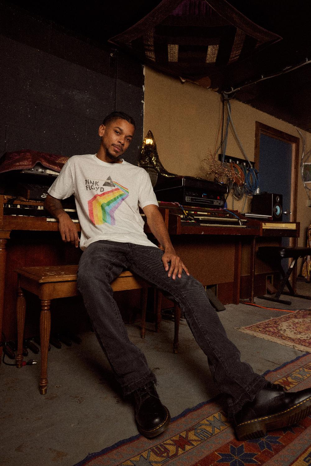 American Needle Vintage Fade Brass Tacks Tshirt – Pink Floyd