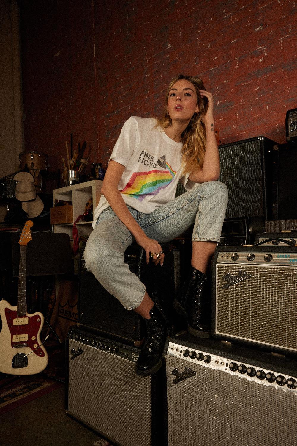 American Needle Vintage Fade Brass Tacks Tshirt – Pink Floyd