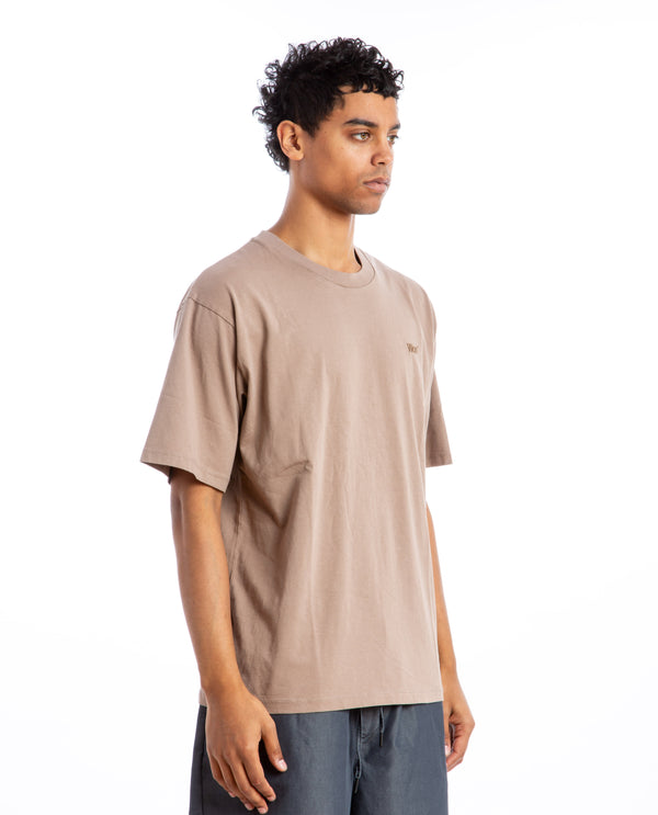 American Rag Cie The Staff Tee – American Rag Cie