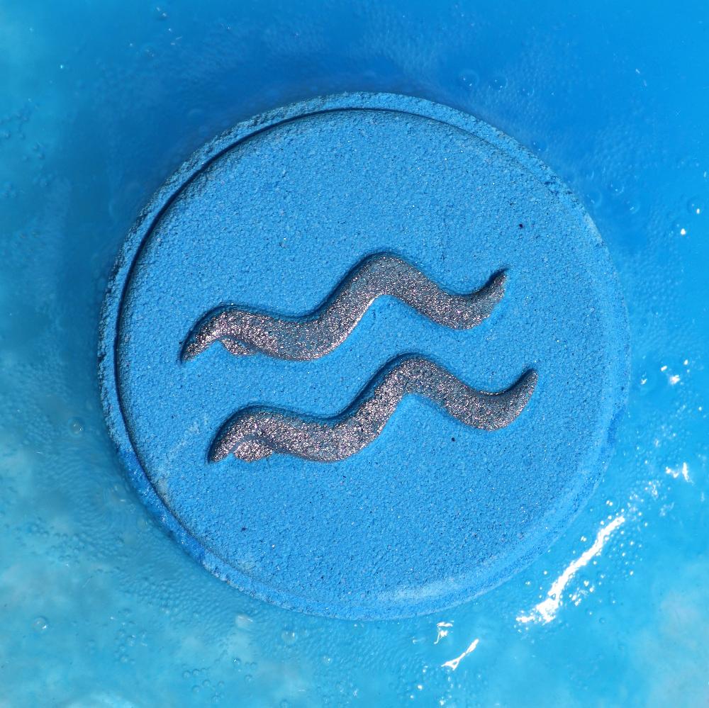 ancient wisdom Box of 2 Zodiac Bath Fizzers with Horoscope - Aquarius