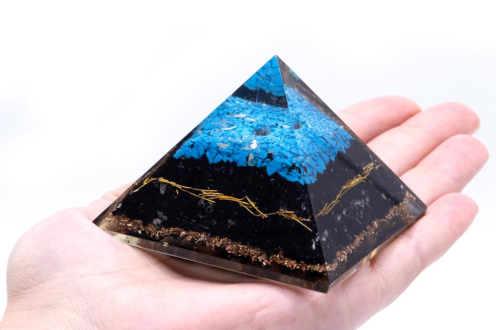 Ancient Wisdom Orgonite Pyramid - Turqoise And Black Tourmaline - 70 Mm