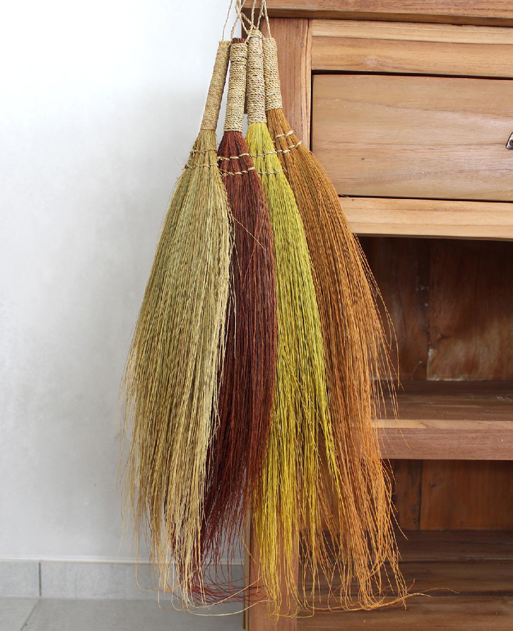 Ancient Wisdom Set 4 - Pampas Long Broom - Natural Colours