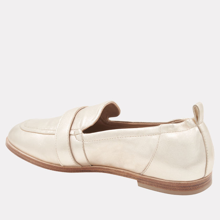 André Assous Cedar Featherweights Metallic Loafer