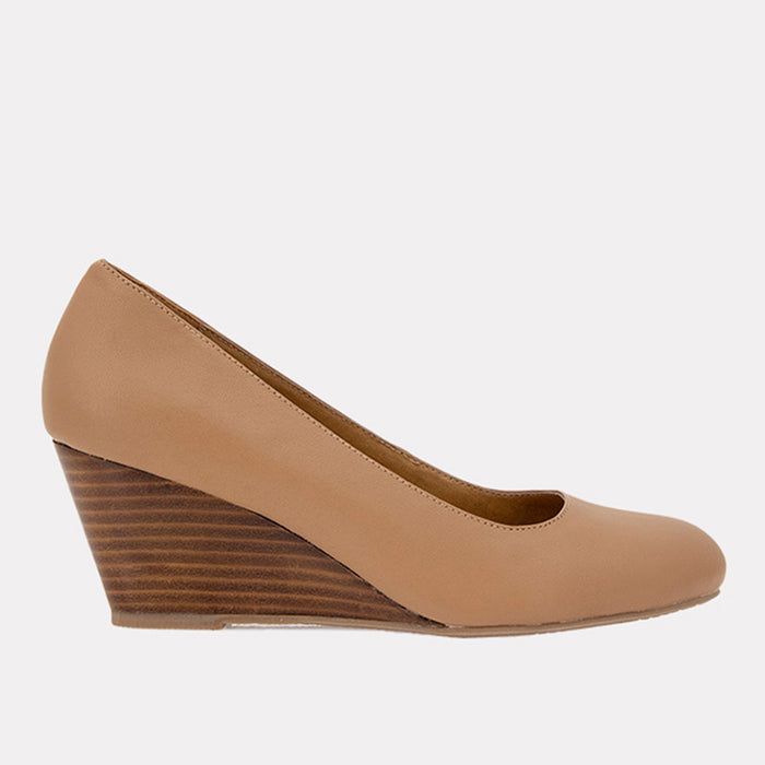 andré Assous Khloe Leather Featherweights™ Wedge