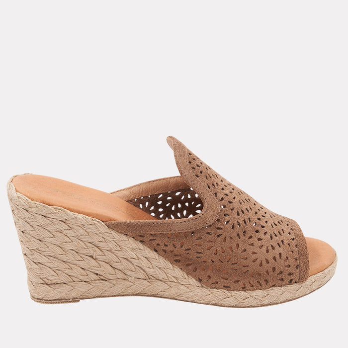 andré assous Nissa Espadrille Wedge