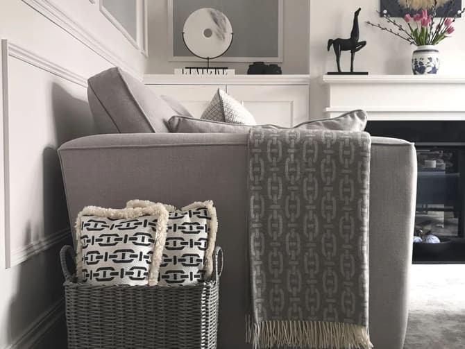 Andrew Martin Burlington Pattern Luxurious Throw With Fringed Edges In Marl