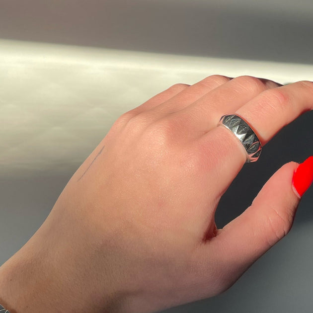 Anita Ko LARGE SPIKE RING