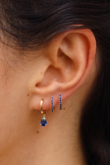 Anita Ko SMALL BLUE SAPPHIRE HUGGIES