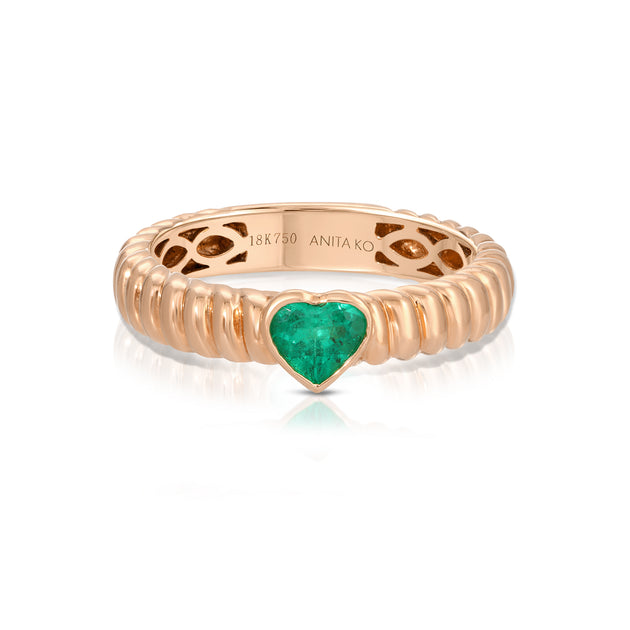 Anita Ko THIN ZOE RING WITH EMERALD HEART