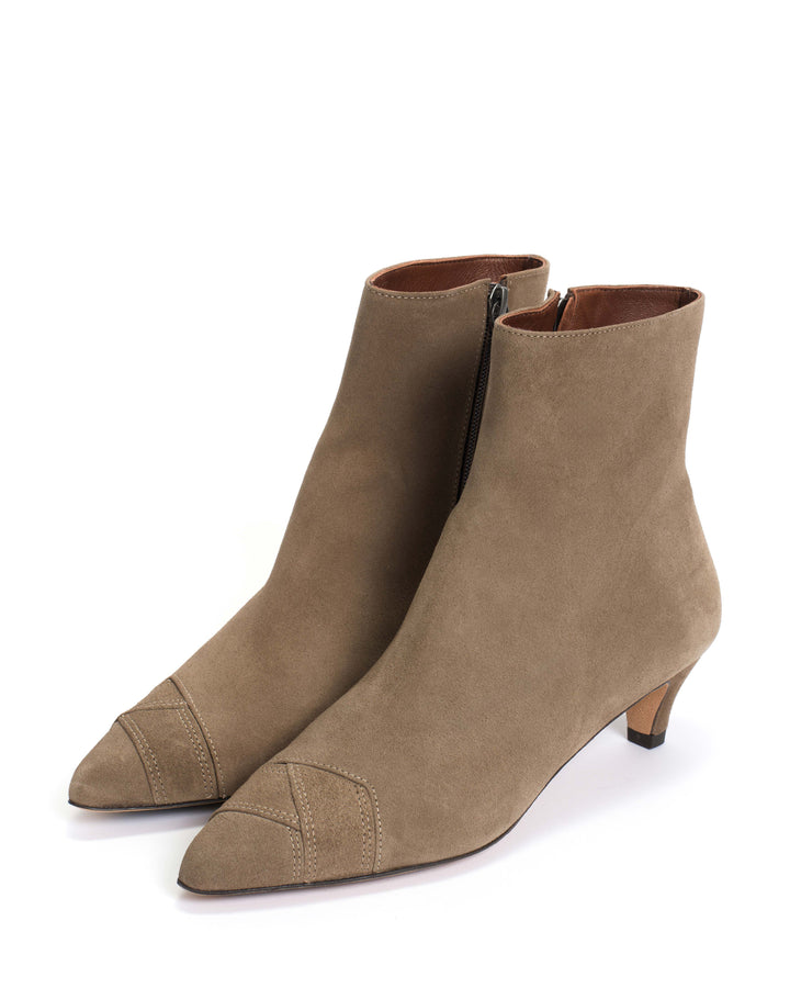 Anonymous Copenhagen Avy 40 Stiletto Calf Suede Mushroom