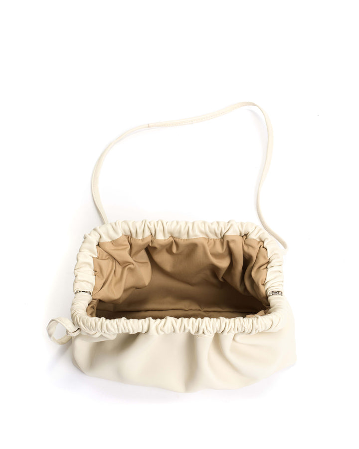 Anonymous Copenhagen Hally Grand Cloud Bag Shiny Lamb White Sand