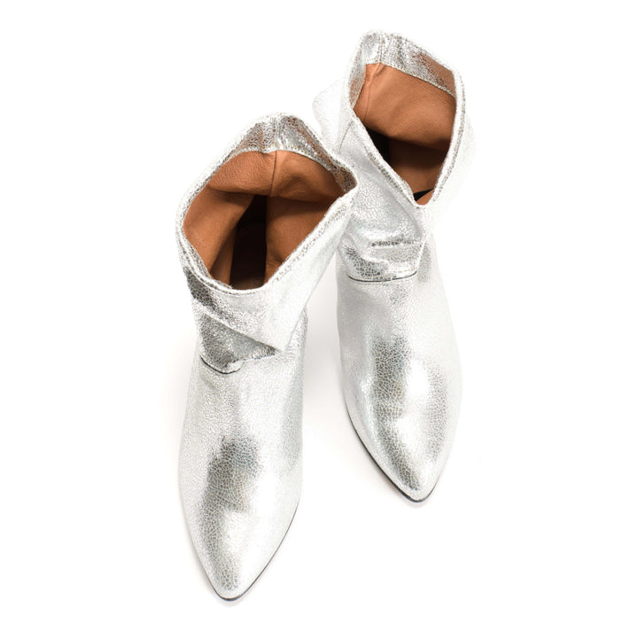 Anonymous Copenhagen Jassi 50 Stiletto Crackled Metallic Goat Silver