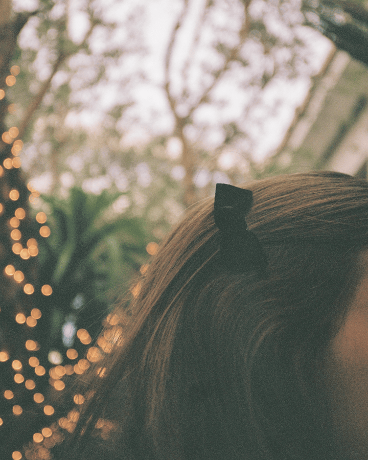 Anonymous Copenhagen Nabie Hair Clip Petite Bow Calf Suede Black