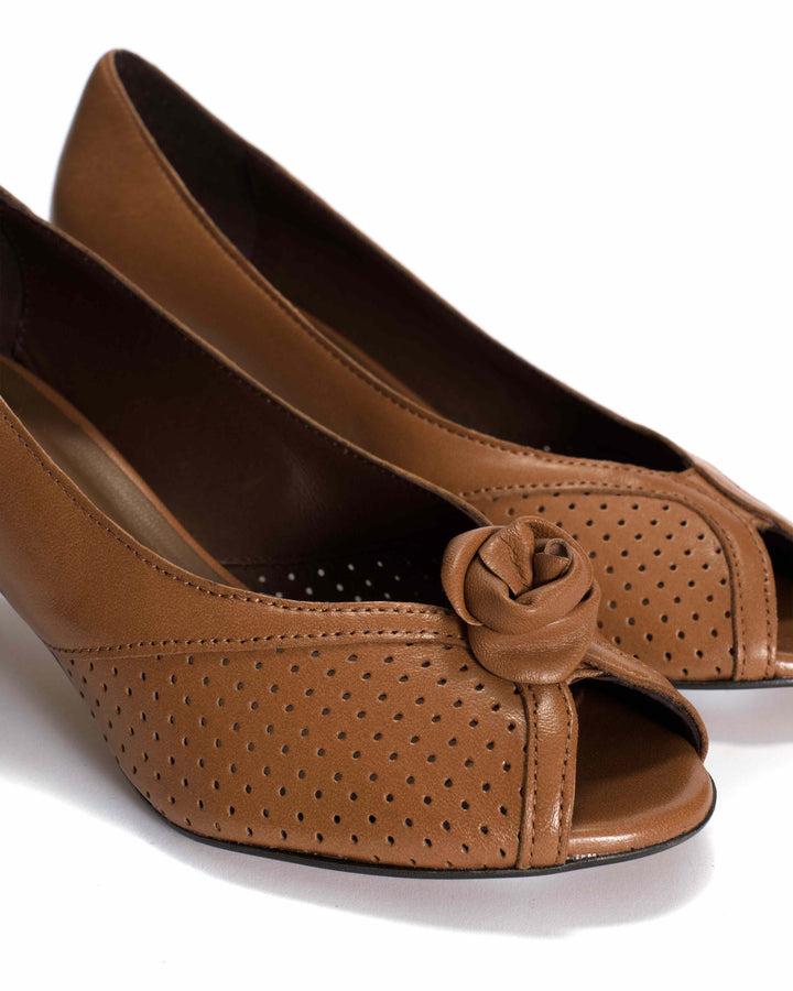 Anonymous Copenhagen Rose Shoe Clip Shiny Lamb Caramel