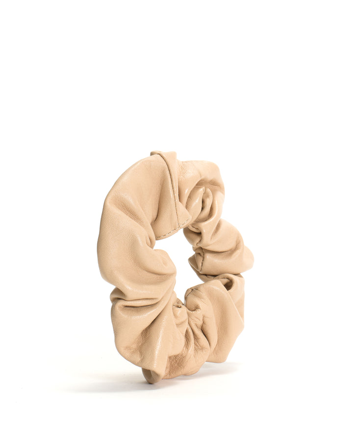 Anonymous Copenhagen Sandie Grand Hair Elastic Shiny Lamb Vanilla Cream