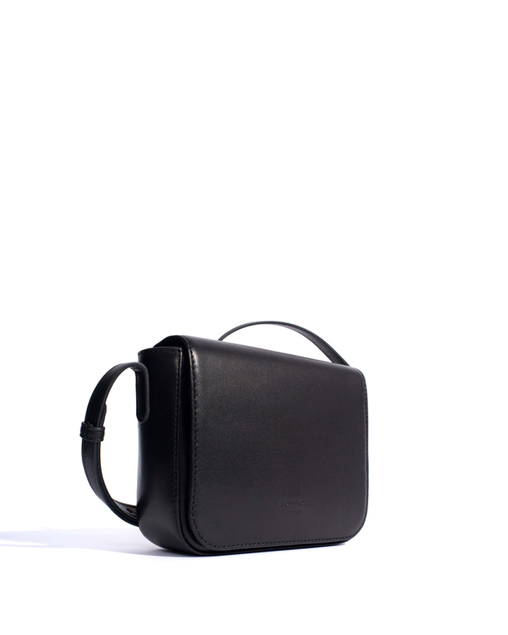 Anonymous Copenhagen Sicha Interlace Crossover Bag Shiny Lamb Black