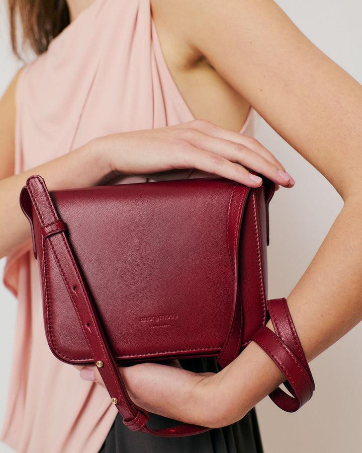 Anonymous Copenhagen Sicha Interlace Crossover Bag Shiny Lamb Pomegranate