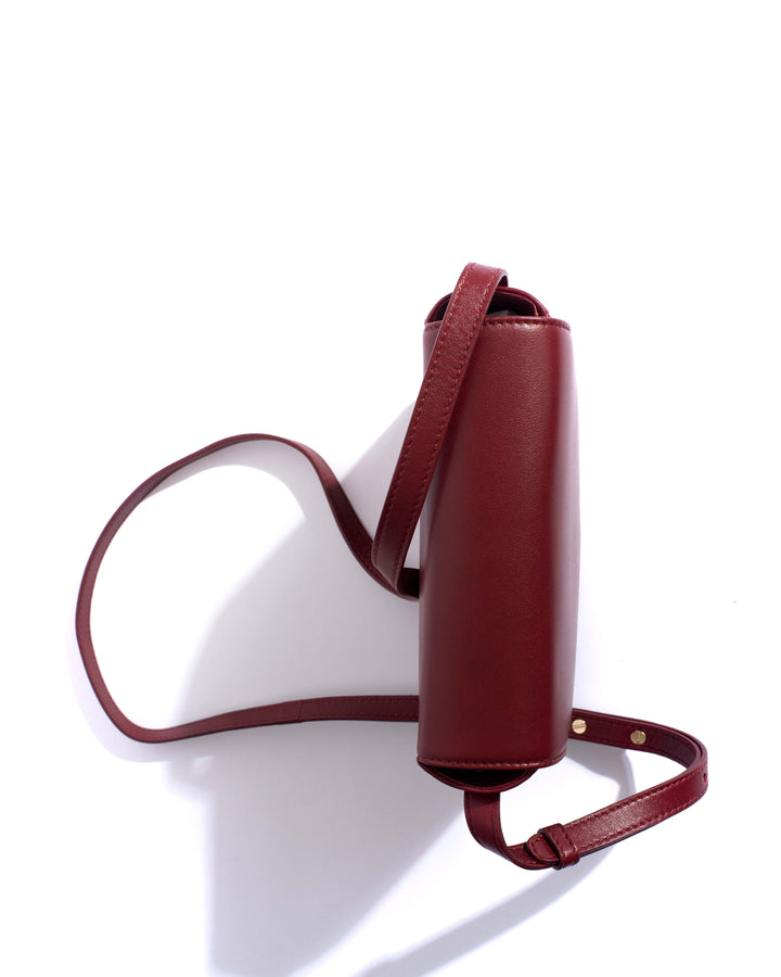 Anonymous Copenhagen Sicha Interlace Crossover Bag Shiny Lamb Pomegranate