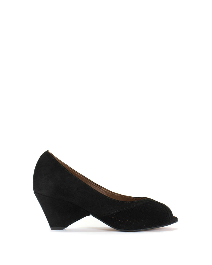 anonymous copenhagen Tiffany Triangle Calf Suede Black