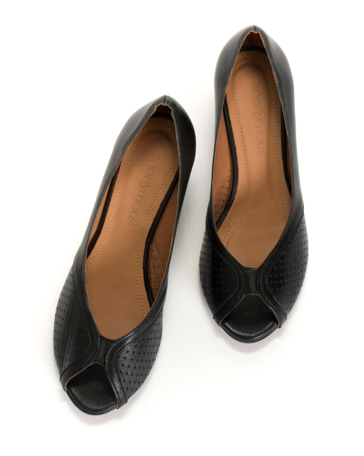 Anonymous Copenhagen Tiffany Triangle Shiny Lamb Black