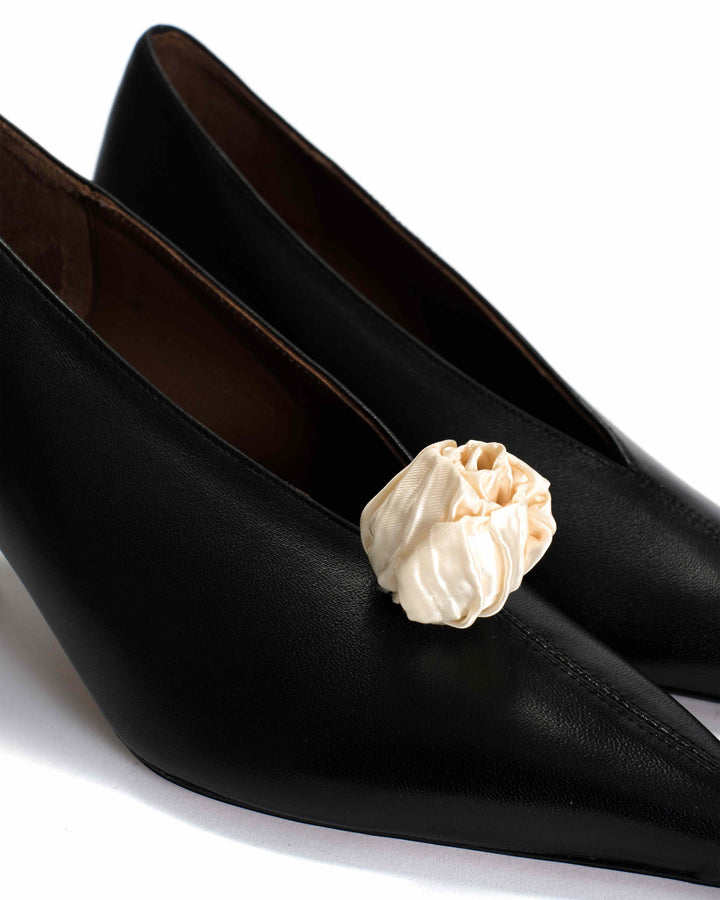 Anonymous Copenhagen Tulip Shoe Clip Pleated Satin Creamy White