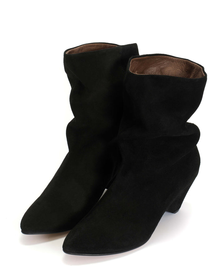 Anonymous Copenhagen Vully 50 Triangle Calf Suede Black