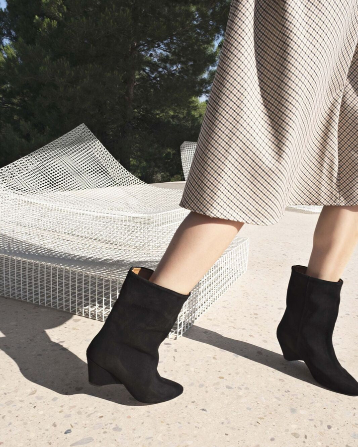 Anonymous Copenhagen Vully 50 Triangle Calf Suede Black