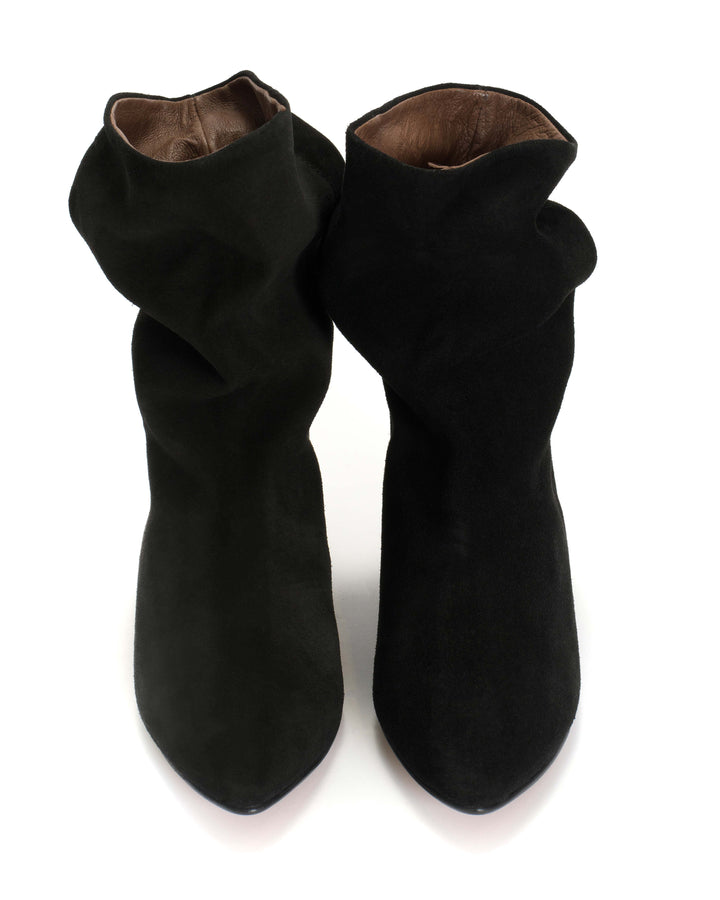 Anonymous Copenhagen Vully 50 Triangle Calf Suede Black