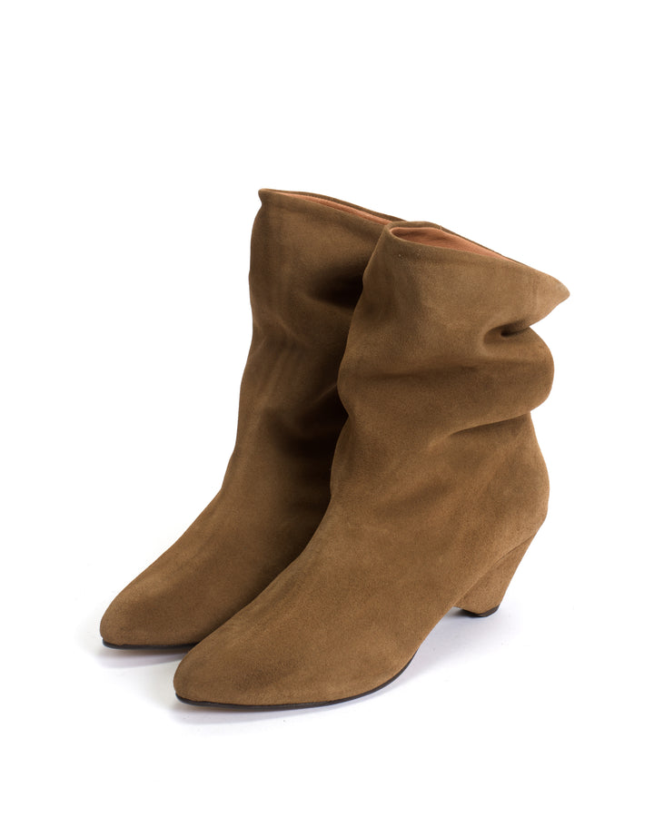 Anonymous Copenhagen Vully 50 Triangle Calf Suede Cinnamon