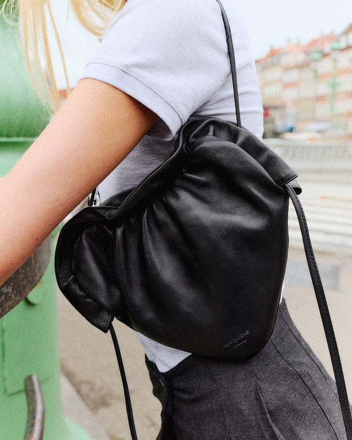 Anonymous Copenhagen Zally Heart Bag Shiny Lamb Black