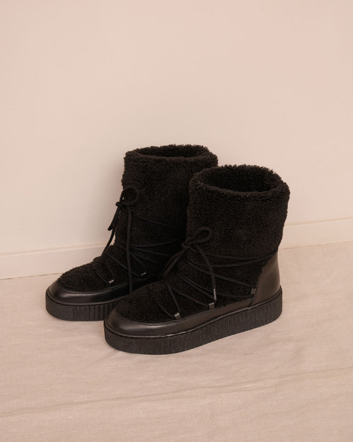 Another Label Helle Teddy Boot Black