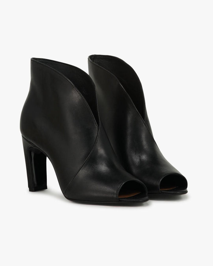 another label Nanna heels Black