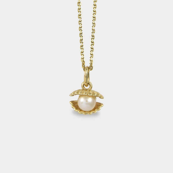 apples & figs Venus Clam 14k gold Pearl Pendant