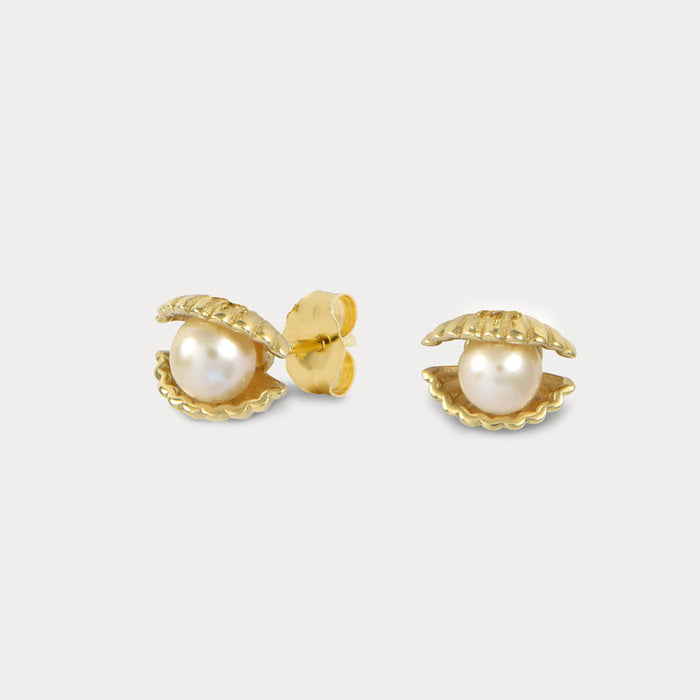 apples & figs VENUS CLAM 14K GOLD PEARL Studs