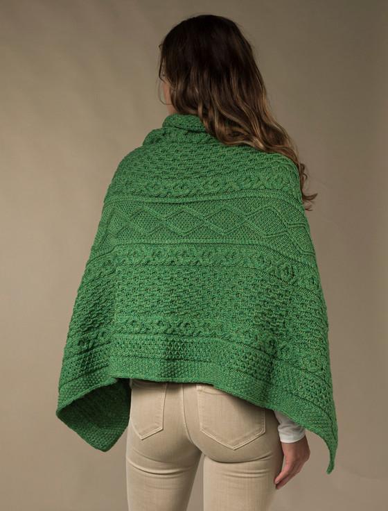 Aran Cashmere Aran Butt‎oned Wo‎ol Poncho