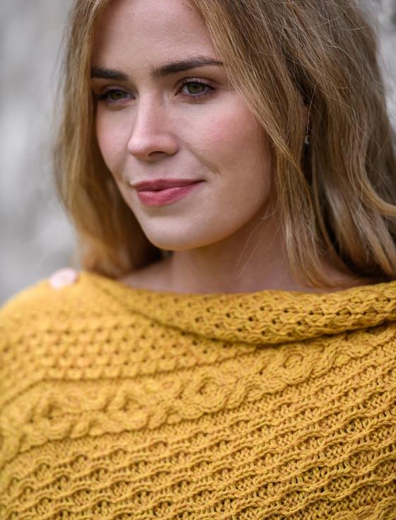 Aran Cashmere Aran Buttoned Wool Poncho