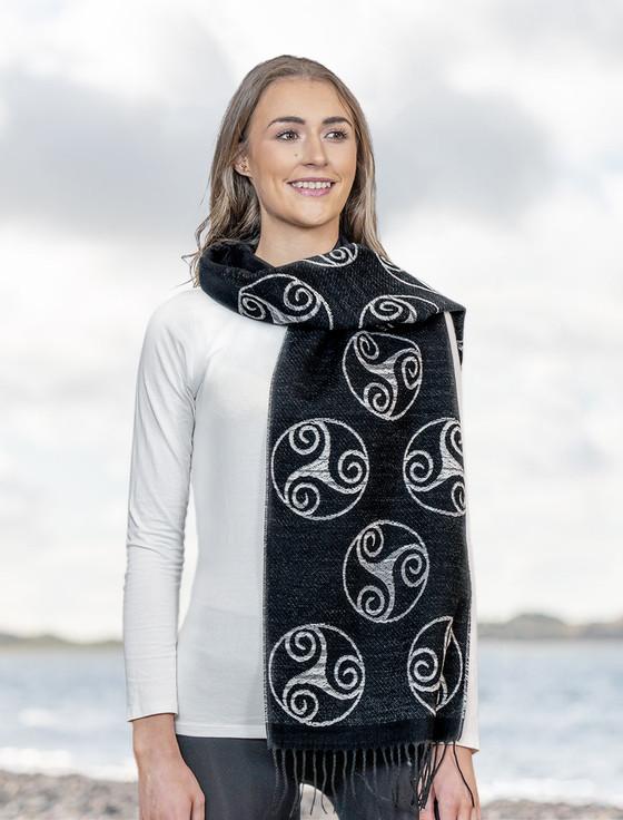 aran cashmere Celtic Spiral Scarf - Black & White