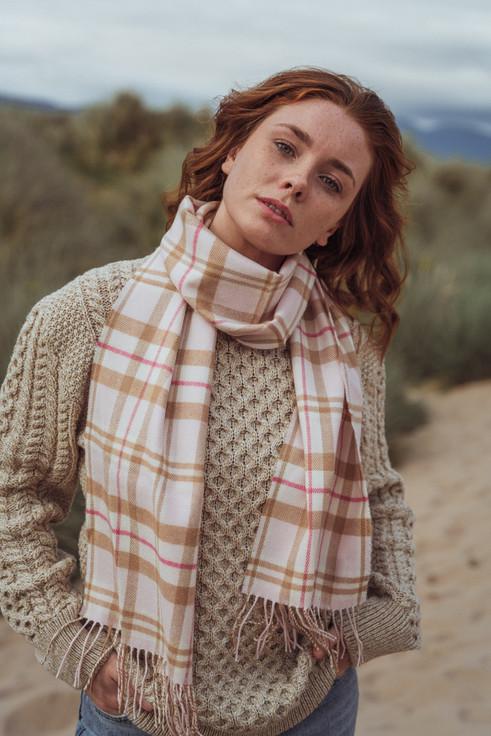 aran cashmere Fine Merino Plaid Scarf - Pink Camel