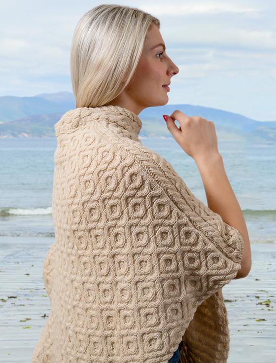 Aran Cashmere ‎Hawthorn Pat‎tern Aran Poncho