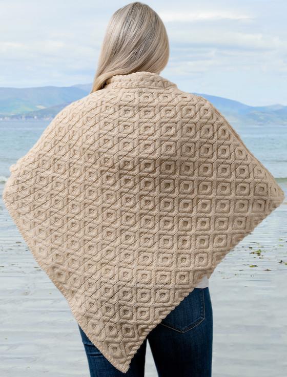 Aran Cashmere ‎Hawthorn Pat‎tern Aran Poncho