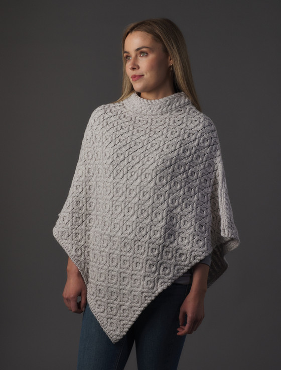 aran cashmere Hawthorn Pattern Aran Poncho‎