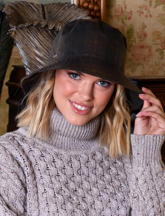 aran cashmere Ladies Erin Wax Bucket Hat - Tartan