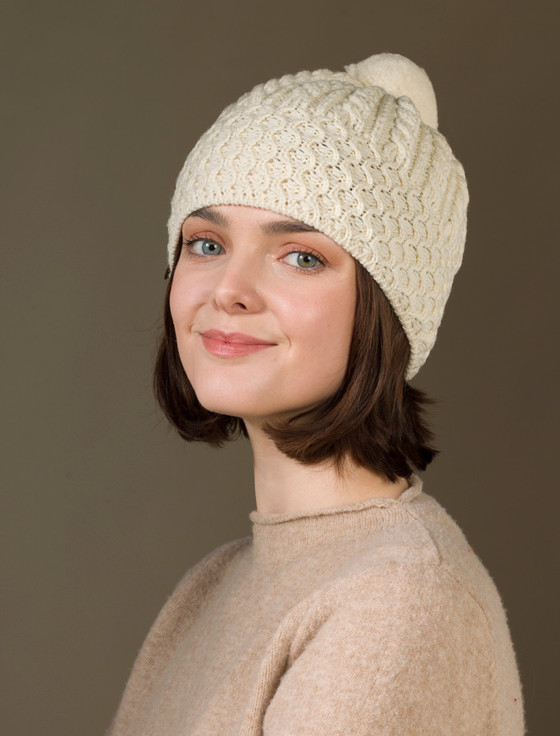 aran cashmere ‎Ladies Merino H‎oneycomb Pom Pom Hat