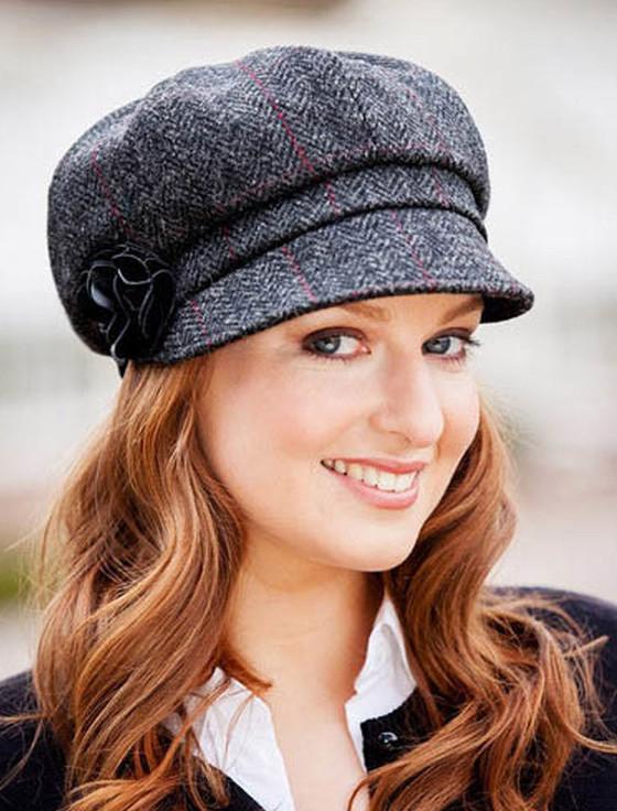 Aran Cashmere Ladies Newsboy Hat - Charcoal With Red