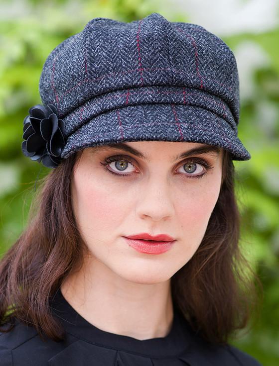 aran cashmere Ladies Newsboy Hat - Charcoal With Red