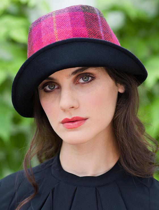 aran cashmere Ladies Tweed Clodagh Cap - Pink Plaid
