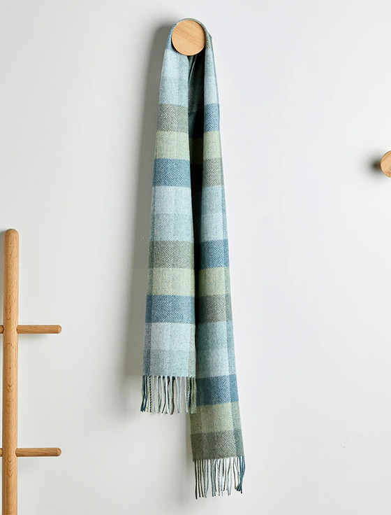 aran cashmere Lambswool Scarf - Green & Blue Check
